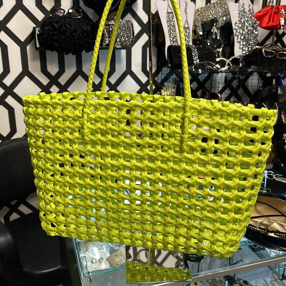 Lime tote great for vacation by Lux - Picture 4 of 4